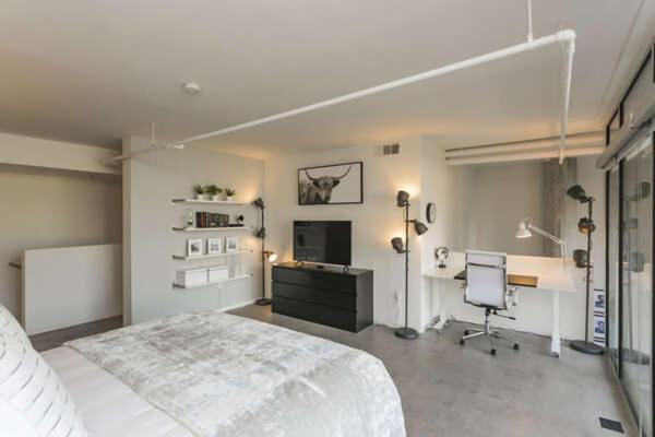 Luxe + Modern Johnny Cash Inspired Executive Condo Nashville Exterior photo